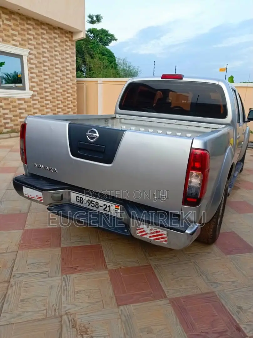 Nissan Navara 2012 Silver