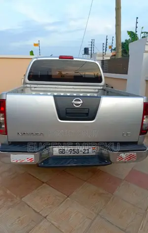Nissan Navara 2012 Silver