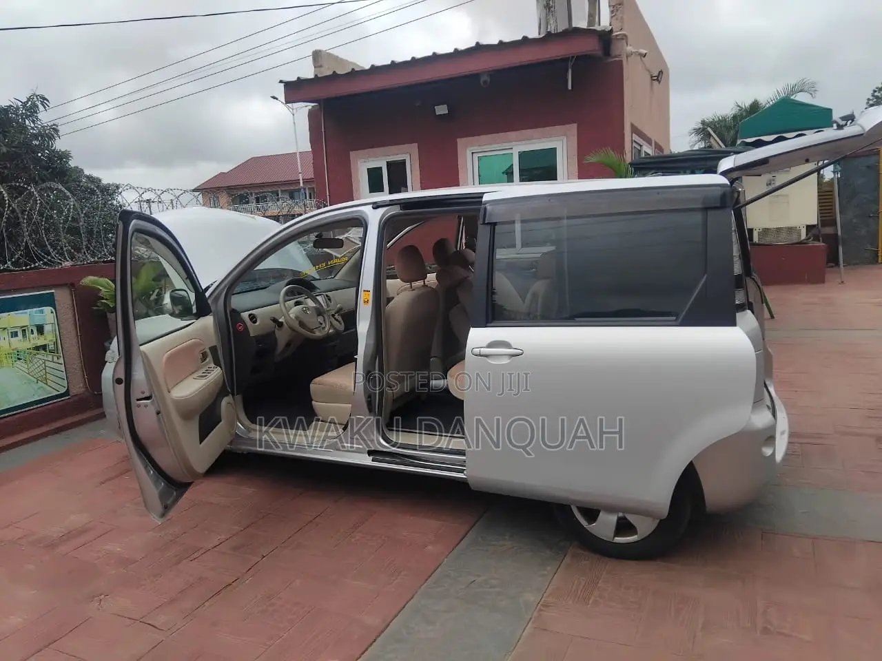 Toyota Sienta 1.5 FWD 2013 Silver