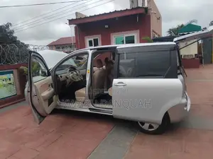 Toyota Sienta 1.5 FWD 2013 Silver