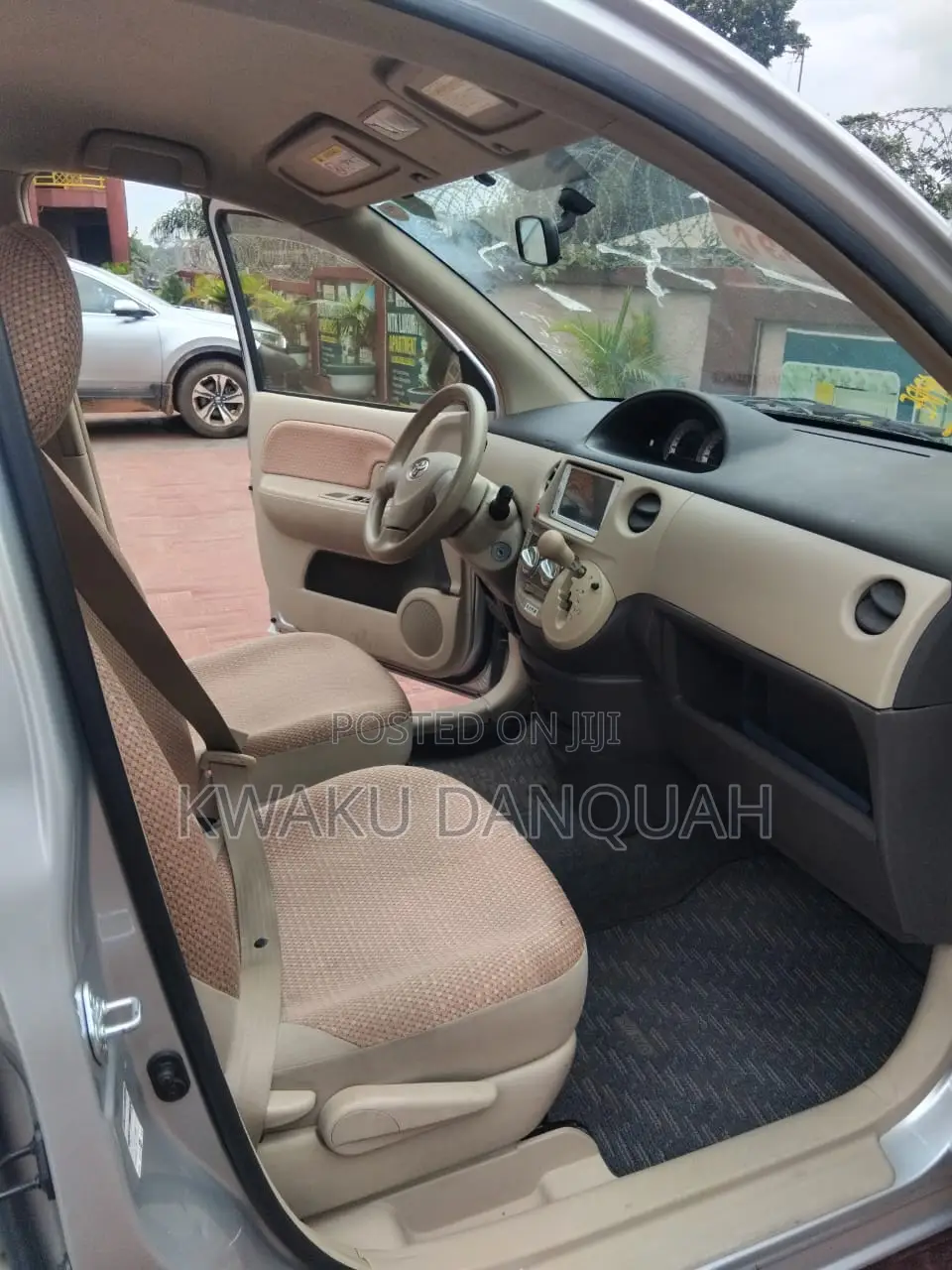 Toyota Sienta 1.5 FWD 2013 Silver