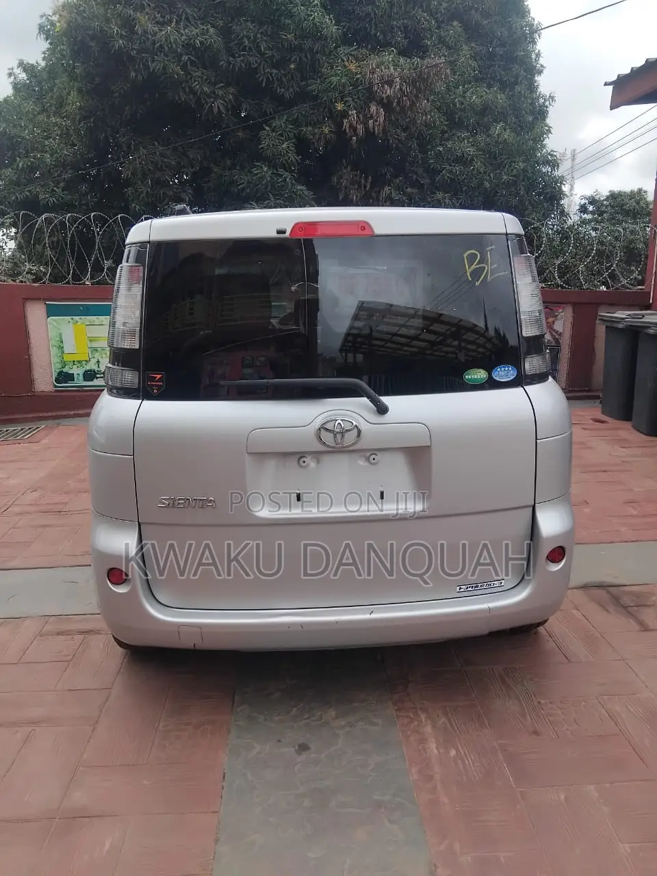 Toyota Sienta 1.5 FWD 2013 Silver