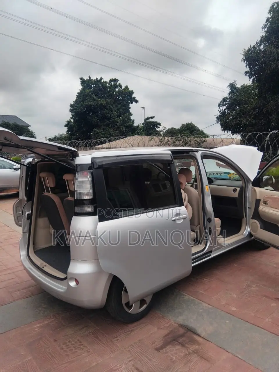 Toyota Sienta 1.5 FWD 2013 Silver