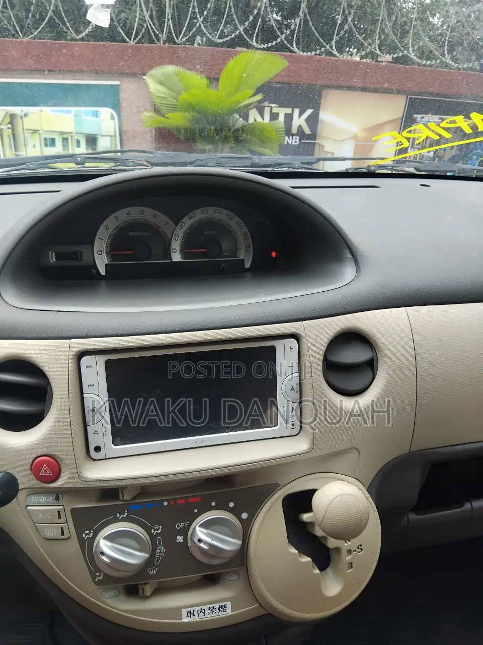 Toyota Sienta 1.5 FWD 2013 Silver