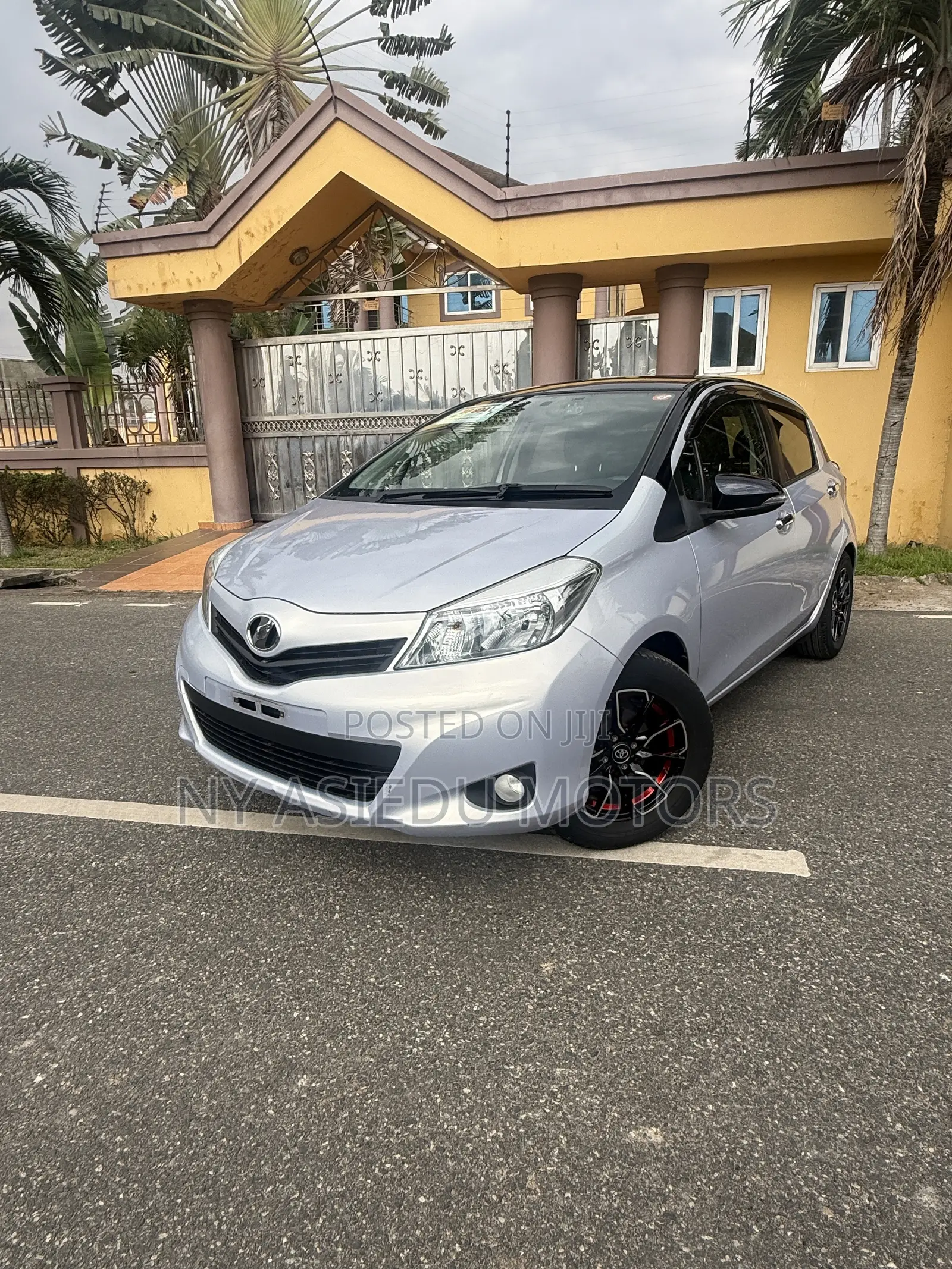 Toyota Vitz 1.3 FWD 5dr 2014 Silver
