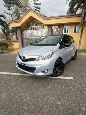 Toyota Vitz 1.3 FWD 5dr 2014 Silver