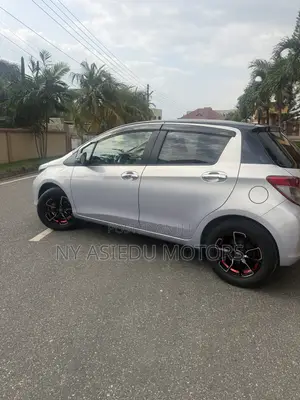 Toyota Vitz 1.3 FWD 5dr 2014 Silver