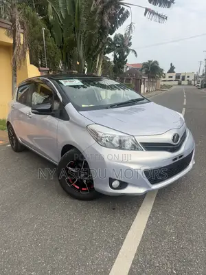 Toyota Vitz 1.3 FWD 5dr 2014 Silver