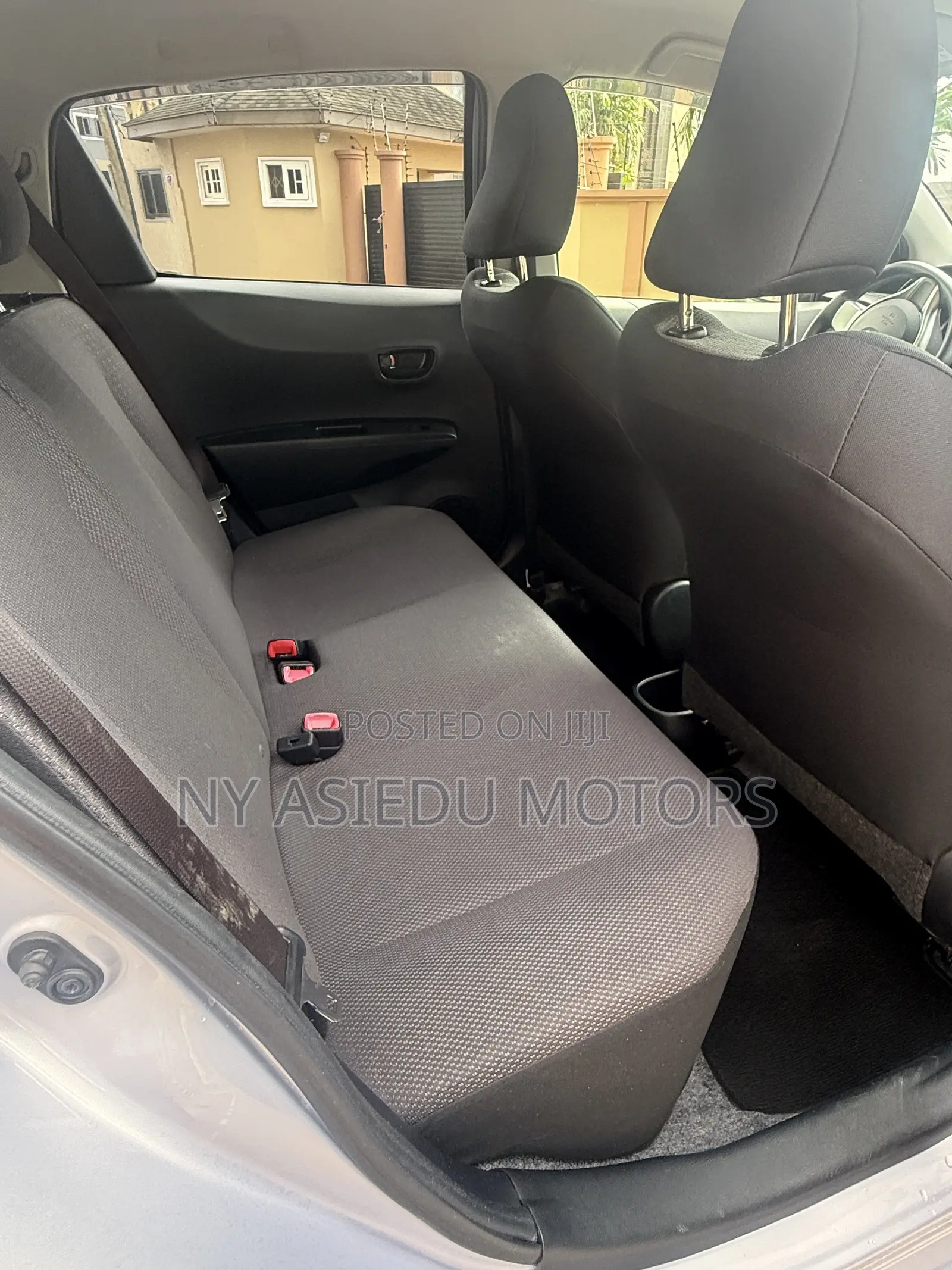 Toyota Vitz 1.3 FWD 5dr 2014 Silver