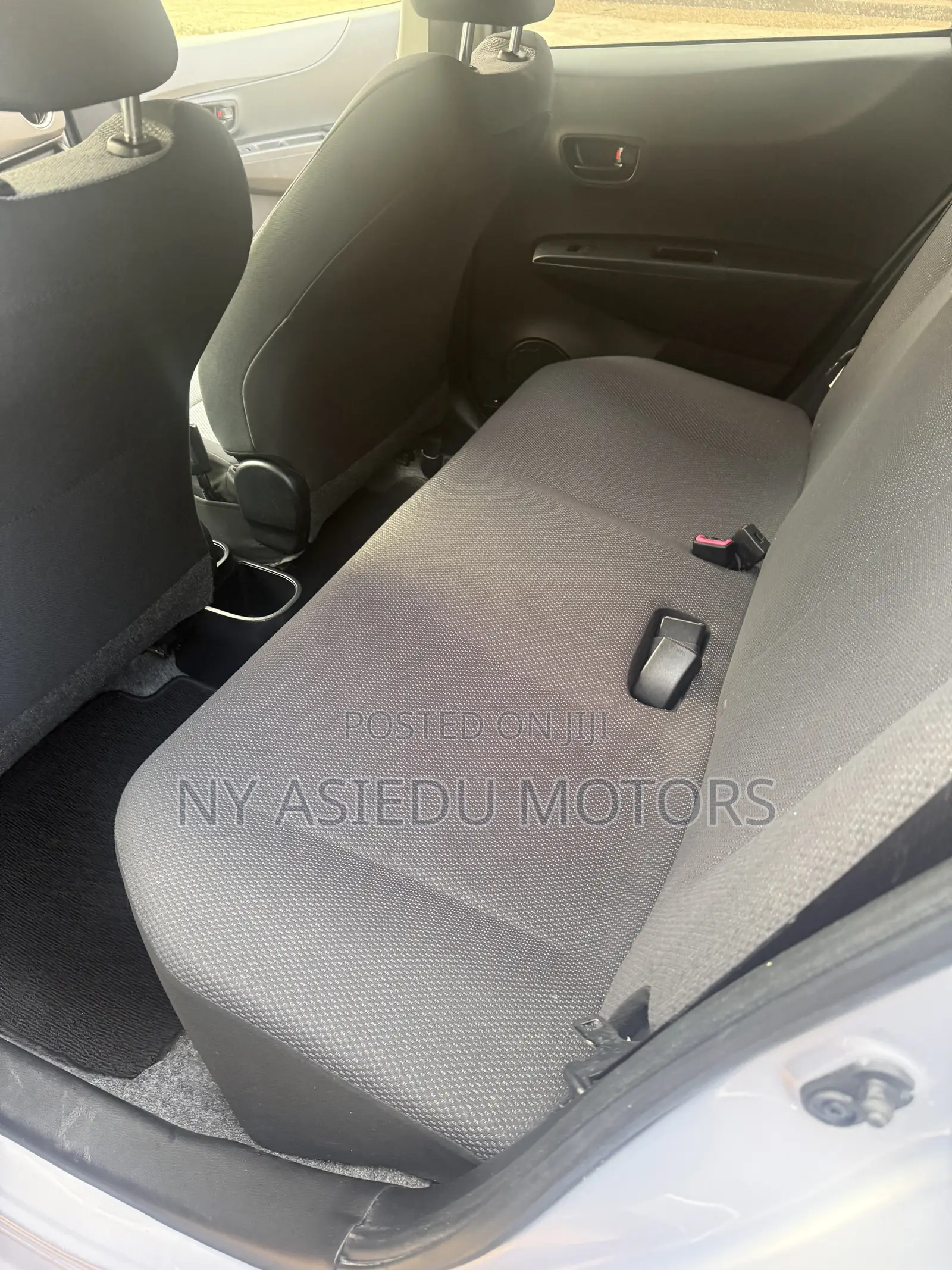 Toyota Vitz 1.3 FWD 5dr 2014 Silver