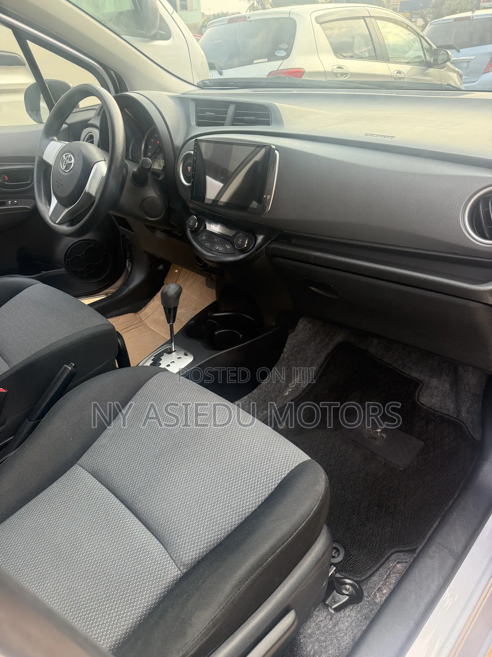 Toyota Vitz 1.3 FWD 5dr 2014 Silver