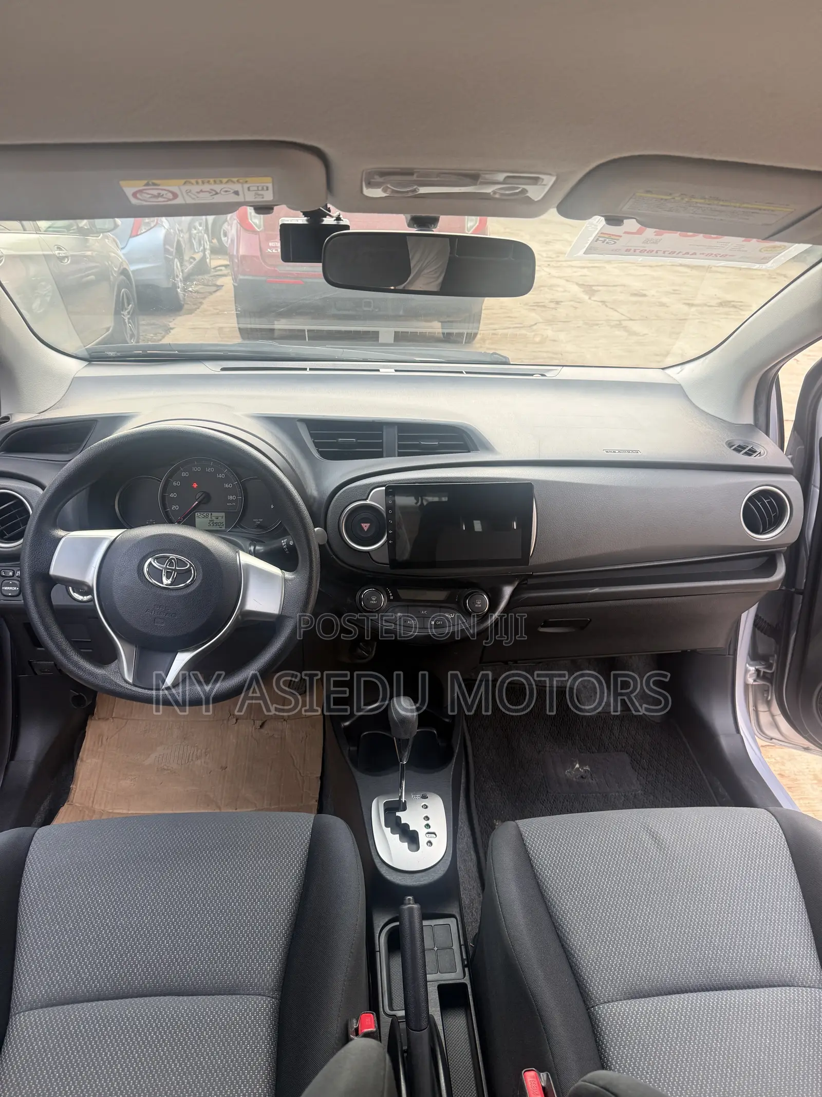 Toyota Vitz 1.3 FWD 5dr 2014 Silver