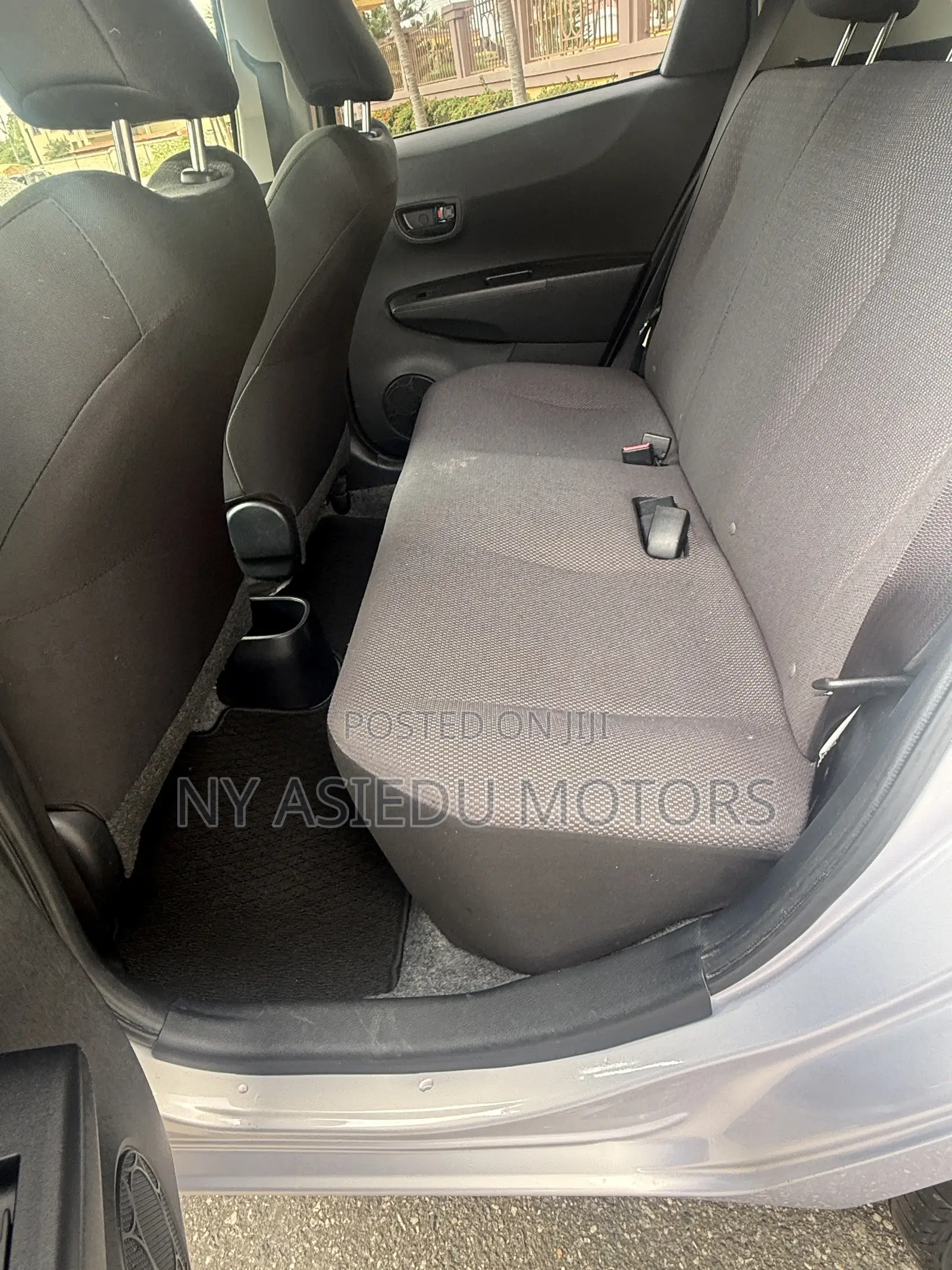 Toyota Vitz 1.3 FWD 5dr 2014 Silver