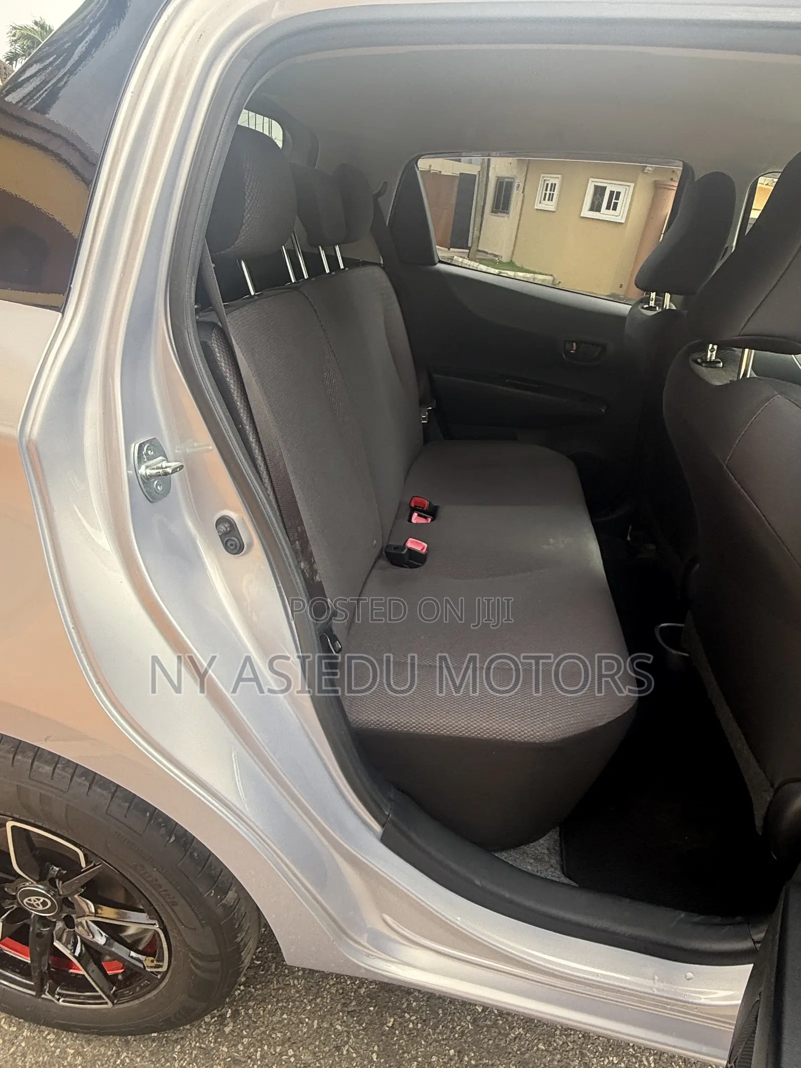 Toyota Vitz 1.3 FWD 5dr 2014 Silver