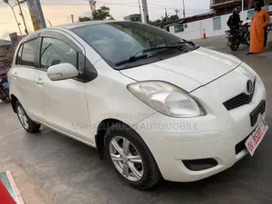 Toyota Vitz 1.5 FWD 5dr 2010 Off white