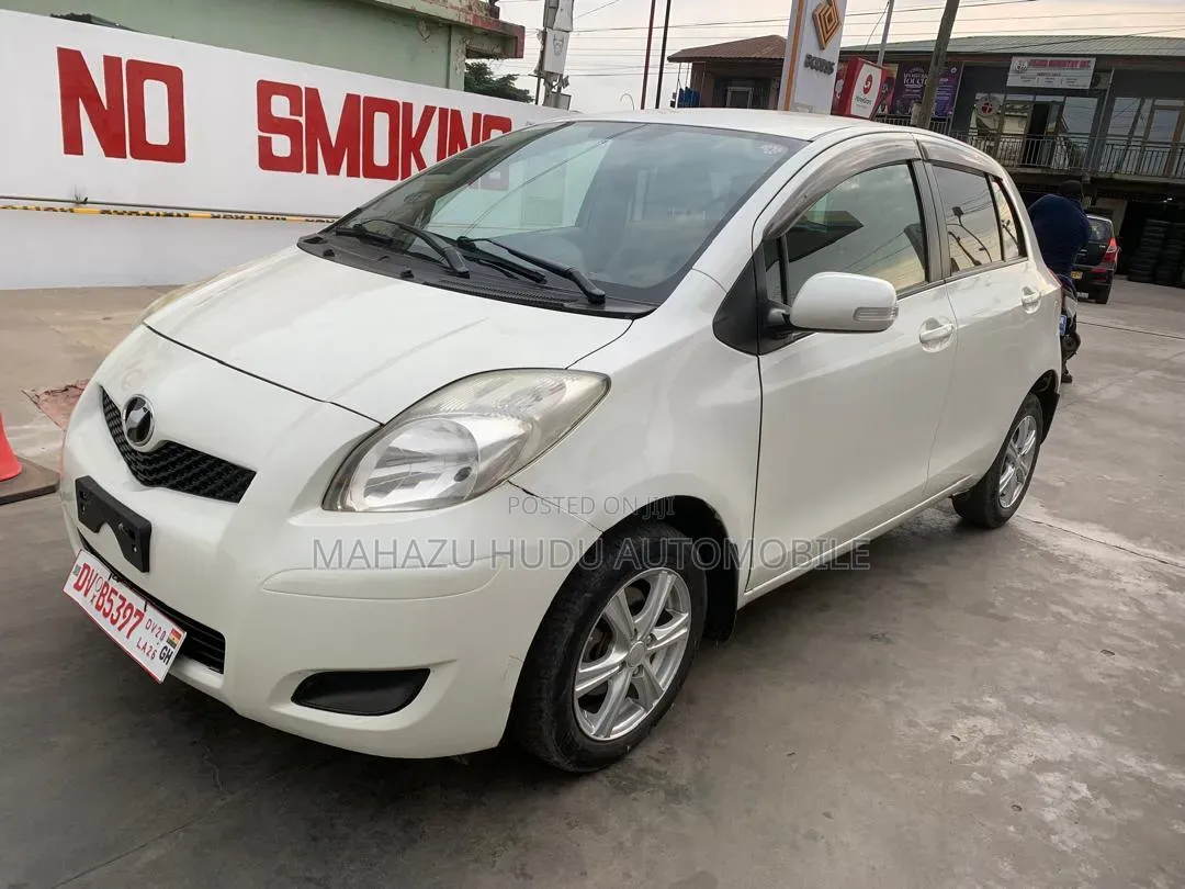 Toyota Vitz 1.5 FWD 5dr 2010 Off white