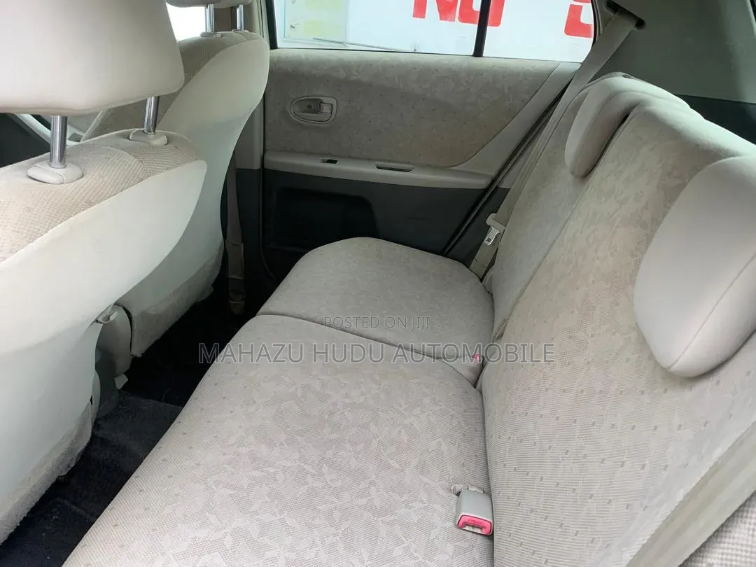 Toyota Vitz 1.5 FWD 5dr 2010 Off white