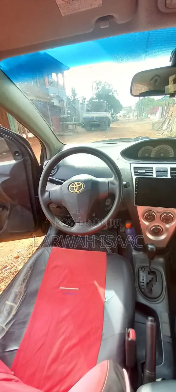 Toyota Yaris 2010 Black
