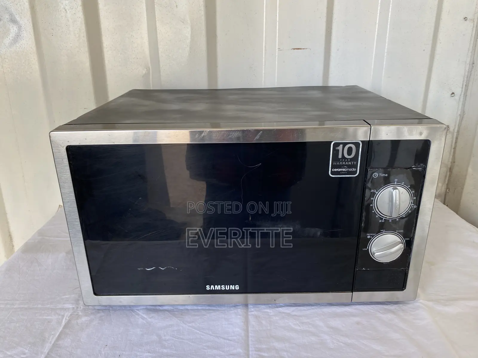Neat 25LSamsung Ceramic Inside Microwave (GH₵ 550)