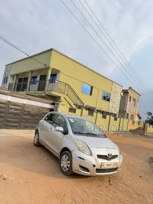 Toyota Vitz 2010 Silver