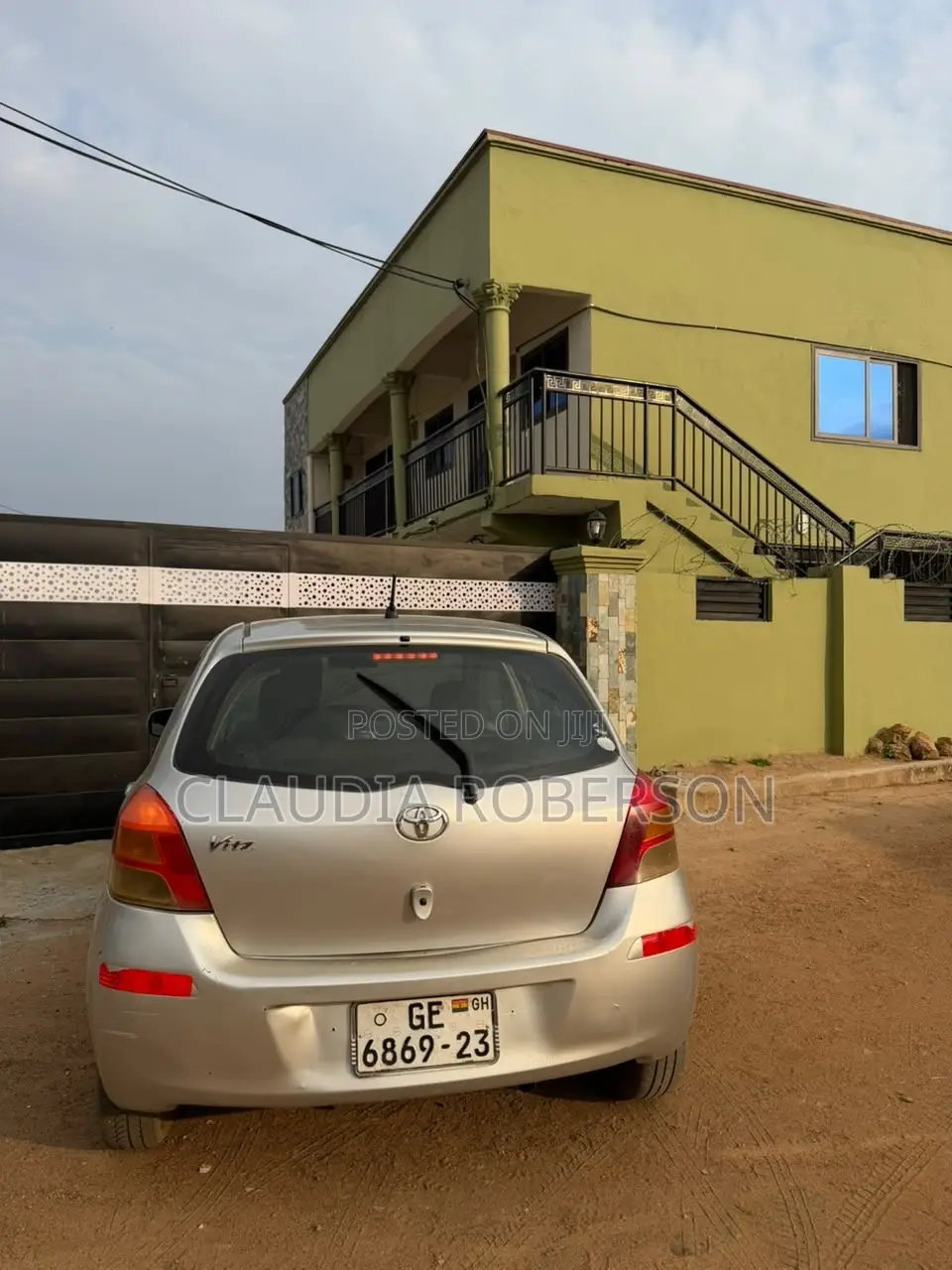 Toyota Vitz 2010 Silver