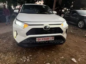 Toyota RAV4 LE 2021 White
