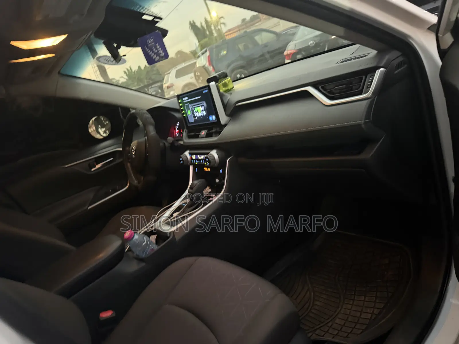 Toyota RAV4 LE 2021 White