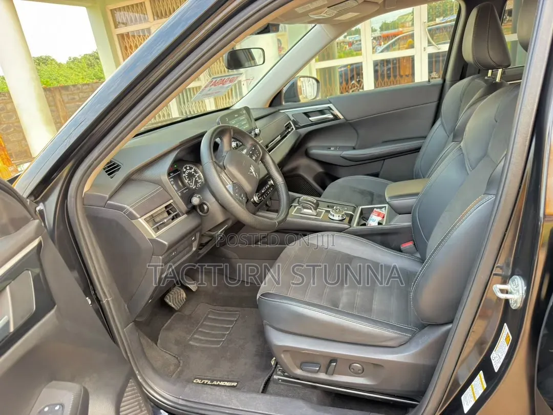 Mitsubishi Outlander SE 2024 Black