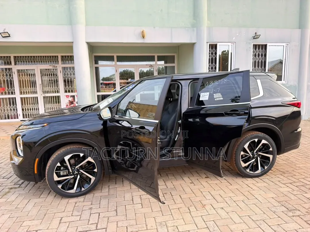Mitsubishi Outlander SE 2024 Black