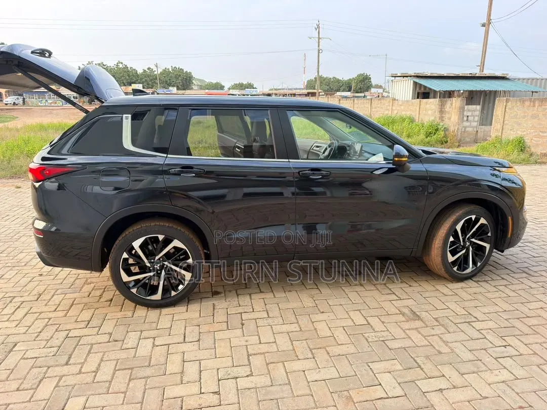 Mitsubishi Outlander SE 2024 Black