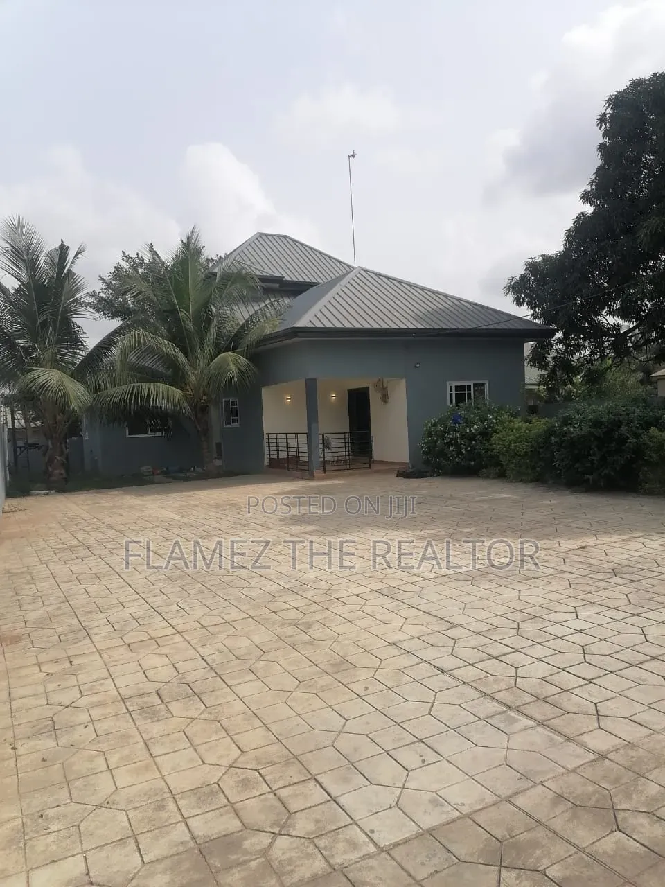 3bdrm House in God Estate Road, Amasaman for sale