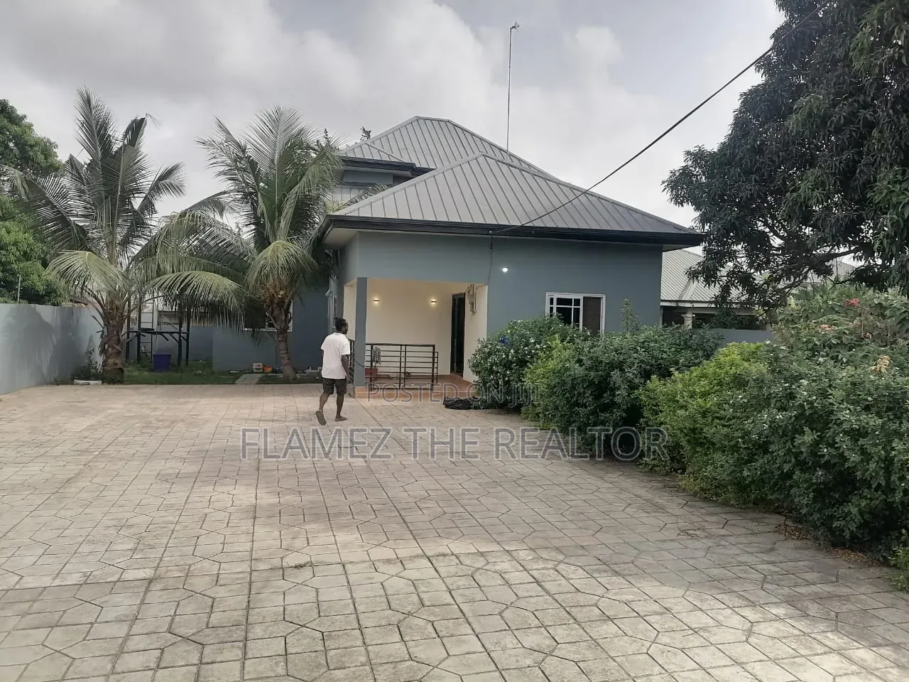3bdrm House in God Estate Road, Amasaman for sale