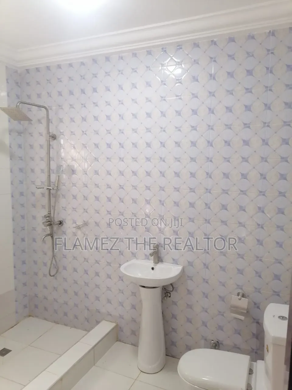 3bdrm House in Reggies Court, Amasaman for sale