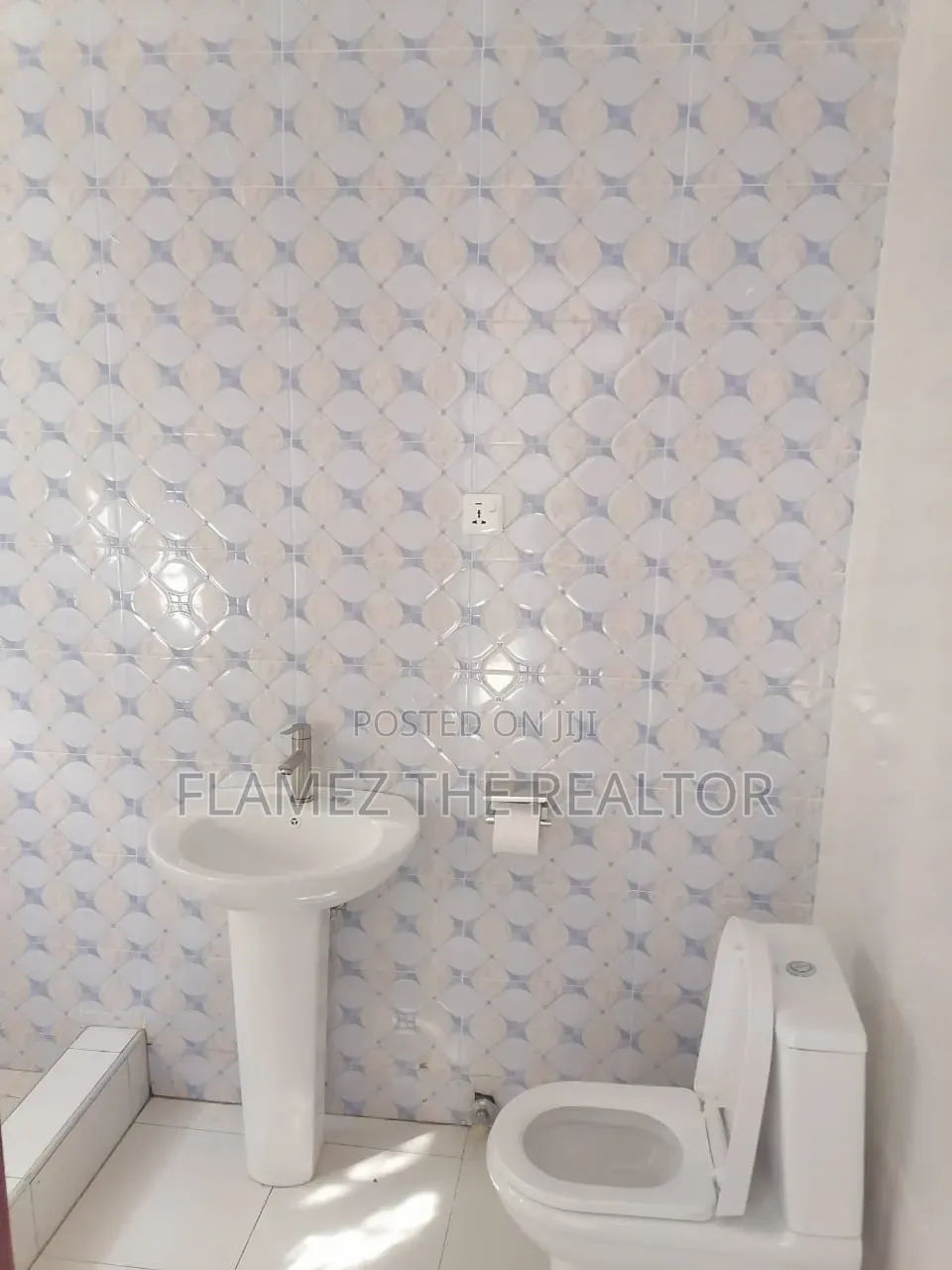 3bdrm House in Reggies Court, Amasaman for sale