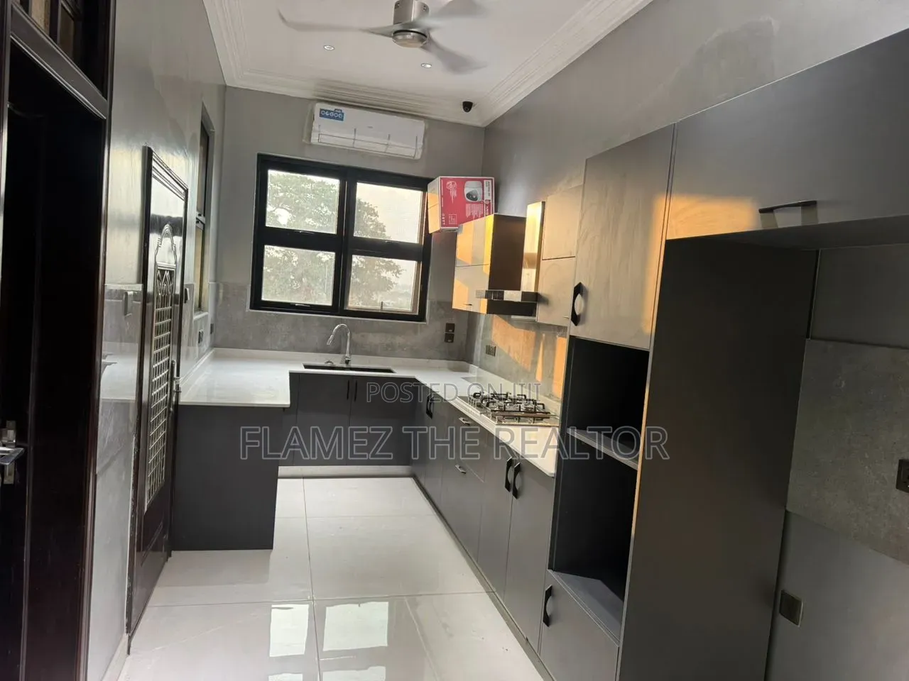 3bdrm Apartment in Spot M, Ola Achool Area for rent