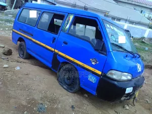 Hyundai H-100 2004 Blue