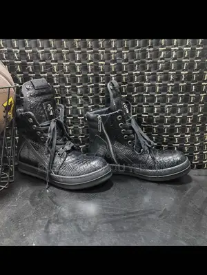 High Quality Sneakers