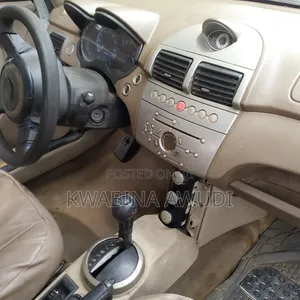 Toyota Progress 2000 White