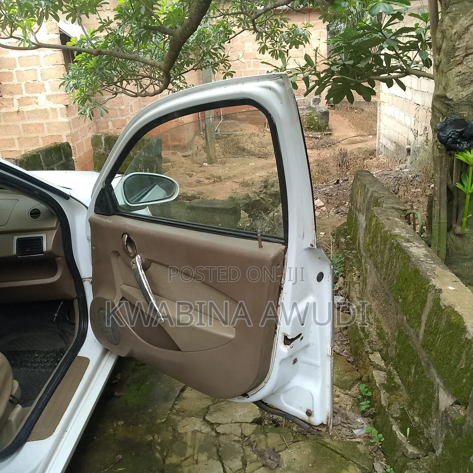 Toyota Progress 2000 White