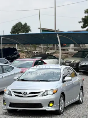 Toyota Corolla S 5-Speed 2013 Silver