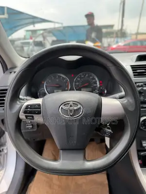 Toyota Corolla S 5-Speed 2013 Silver