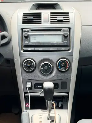 Toyota Corolla S 5-Speed 2013 Silver