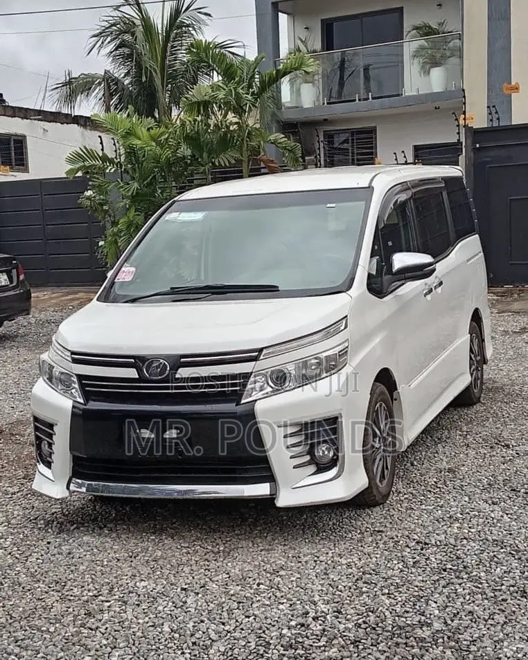 Toyota Voxy 2015 White