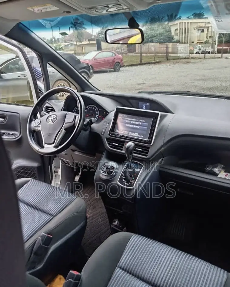 Toyota Voxy 2015 White