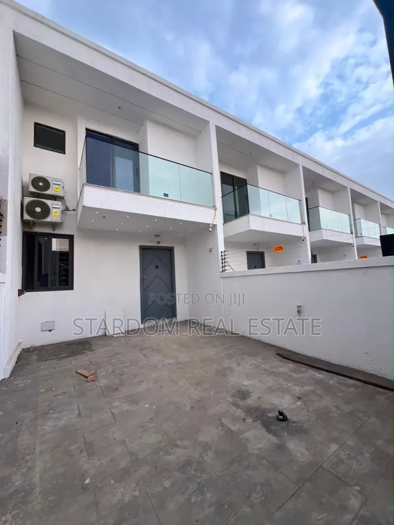 2bdrm Townhouse / Terrace in Ashaley Botwe, Nmai-Dzorn for rent