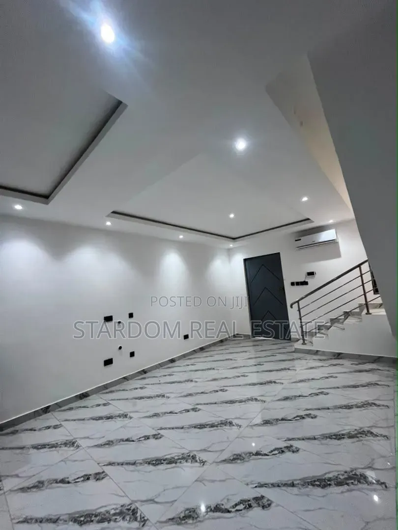 2bdrm Townhouse / Terrace in Ashaley Botwe, Nmai-Dzorn for rent