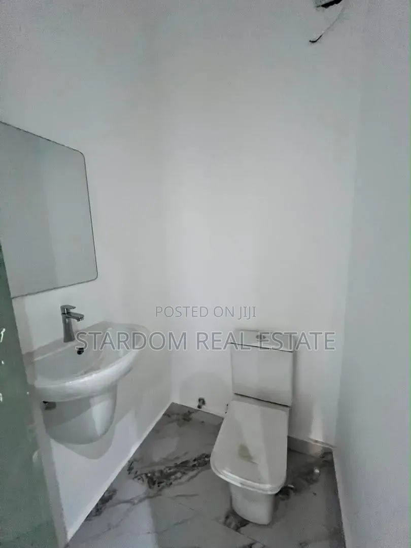 2bdrm Townhouse / Terrace in Ashaley Botwe, Nmai-Dzorn for rent