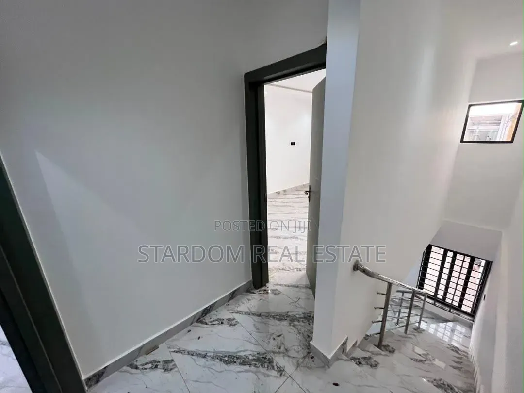 2bdrm Townhouse / Terrace in Ashaley Botwe, Nmai-Dzorn for rent