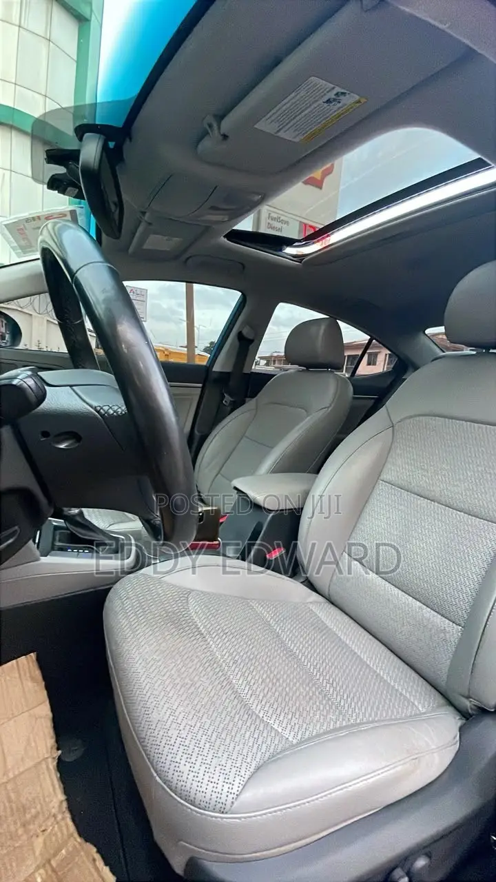 Hyundai Elantra 2018 Blue