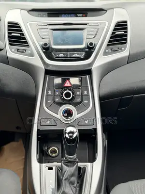 Hyundai Elantra SE 4dr Sedan (1.8L 4cyl 6M) 2015 Silver